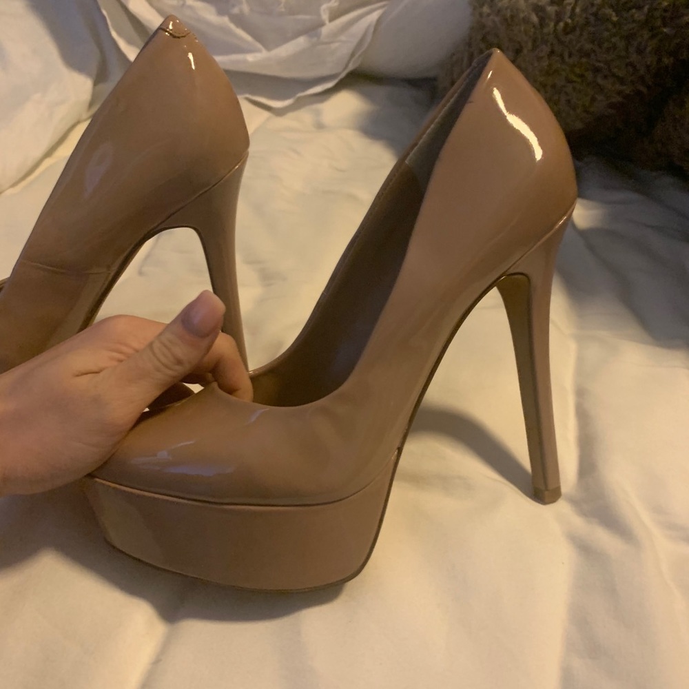 Jessica Simpson pumps